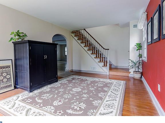 3rd image of 1832 Windsor Park Ln