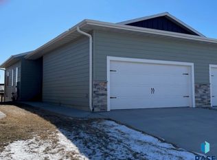 9643 W Tunis Dr, Sioux Falls, SD 57106