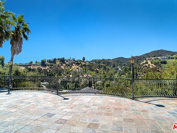 3rd image of 16974 Strawberry Dr