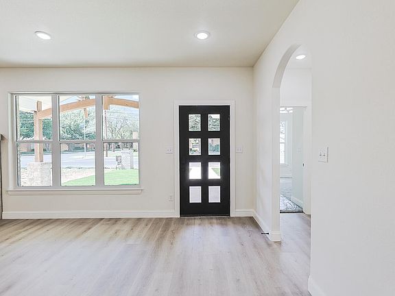 4th image of 3825 58th St