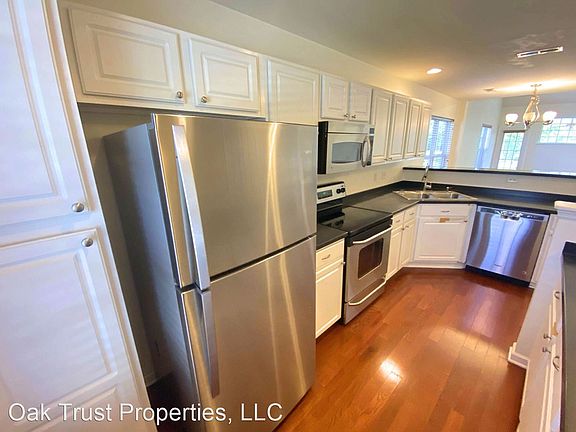 4th image of 115 Davenport St
