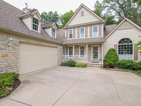 3rd image of 856 Woodbridge Trl