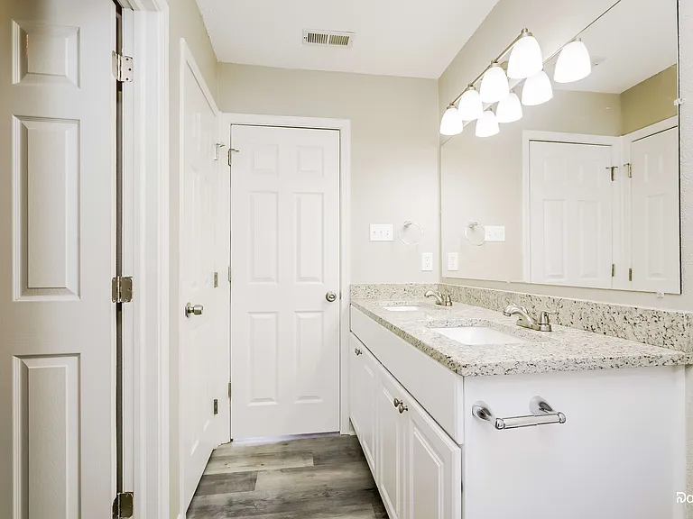 2303 Westmere Dr — Photo 11