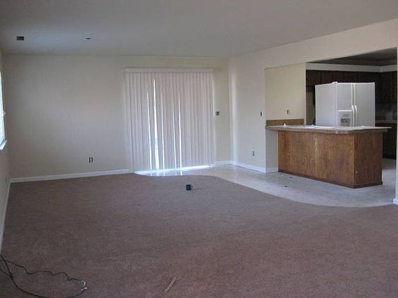 Living room/ Kitchen