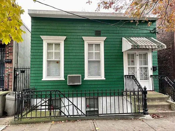 3527 10th St, Astoria, NY 11106