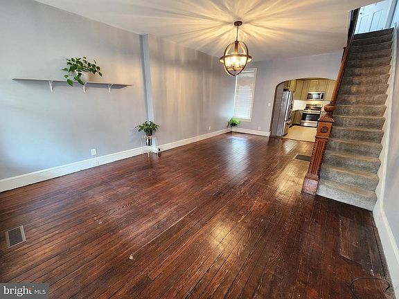 5th image of 208 Perry St