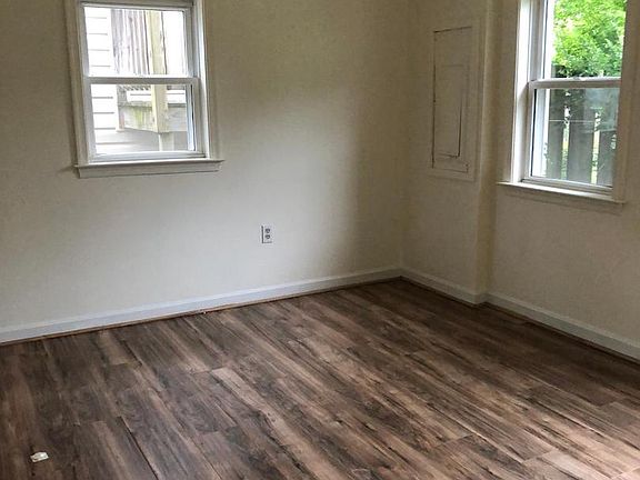 3rd image of 266 Alexandria Pike