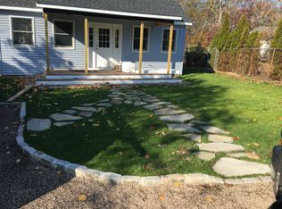 31 Station Rd, Westhampton, NY 11977