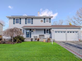 25 Coleridge Rd, Holbrook, NY 11741