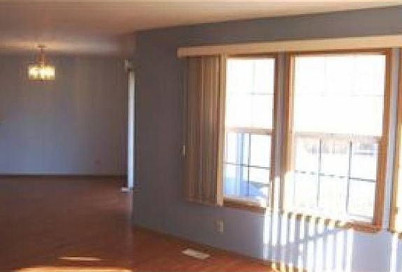 5th image of 670 S Gamay Ln