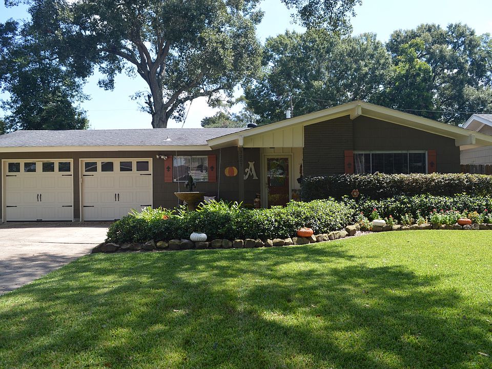 1st image of 3207 Moor Dr