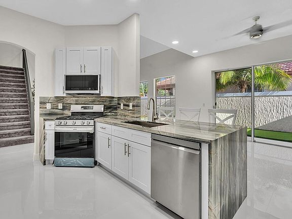 2nd image of 36 Monterey Pointe Dr