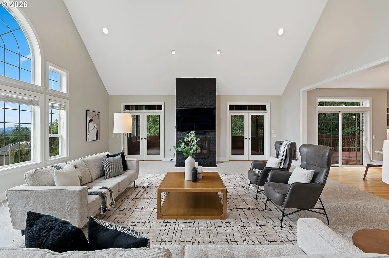 4 bed, 4562 sqft, $4,500 — Photo 4