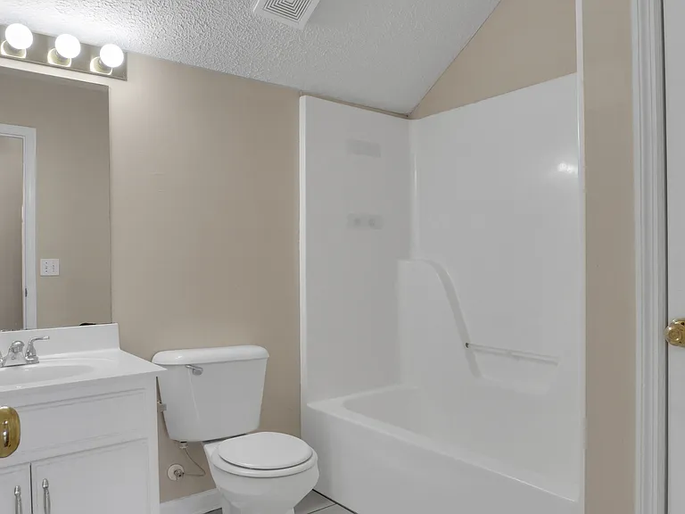 1452 Middleborough Ct — Photo 9