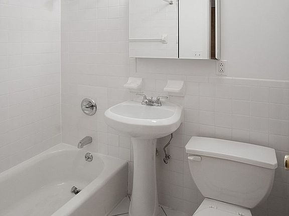 4th image of 204 E 84th St APT 3H