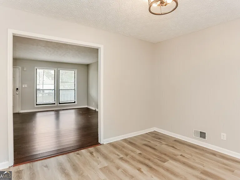 1535 Springwood Dr SE #B — Photo 7
