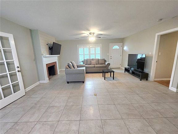 4th image of 8 Highland Ln