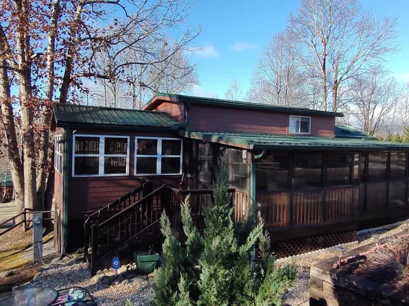 96 Stag Leap Dr, Cleveland, GA 30528