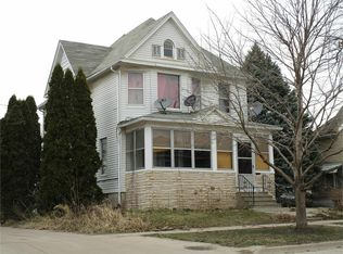 914 W 3rd St, Waterloo, IA 50701