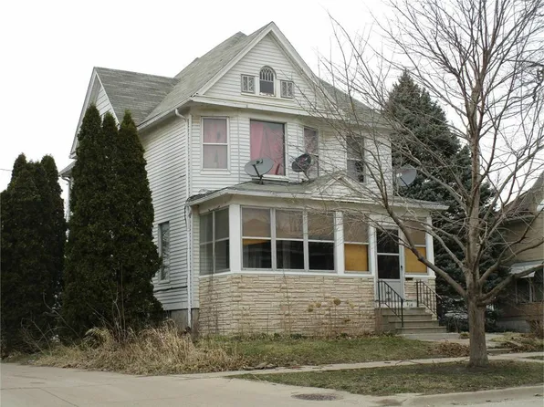 914 W 3rd St, Waterloo, IA 50701