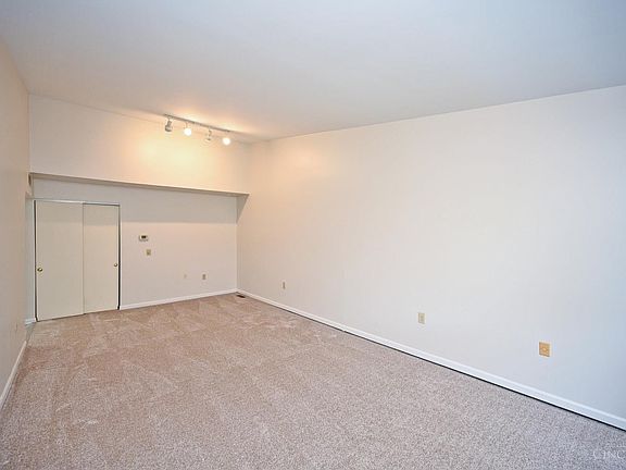5th image of 94 Schroder Ln