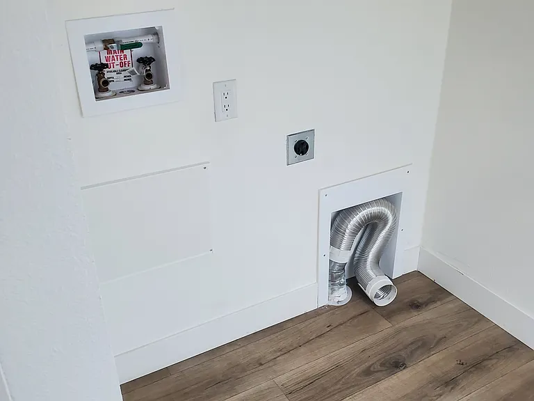 LAUNDRY WASHER/DRYER ROOM