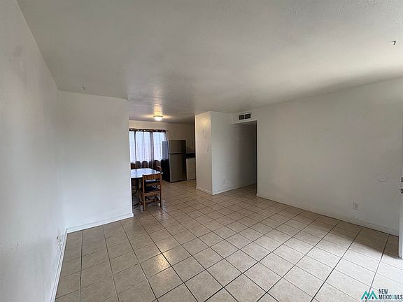 3rd image of 303 Robins Dr