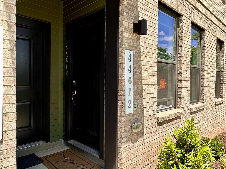 44612 Wolfhound Sq — Photo 2