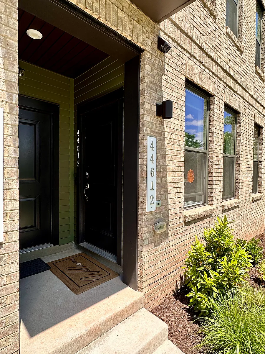 Building Photo - 44612 Wolfhound Sq