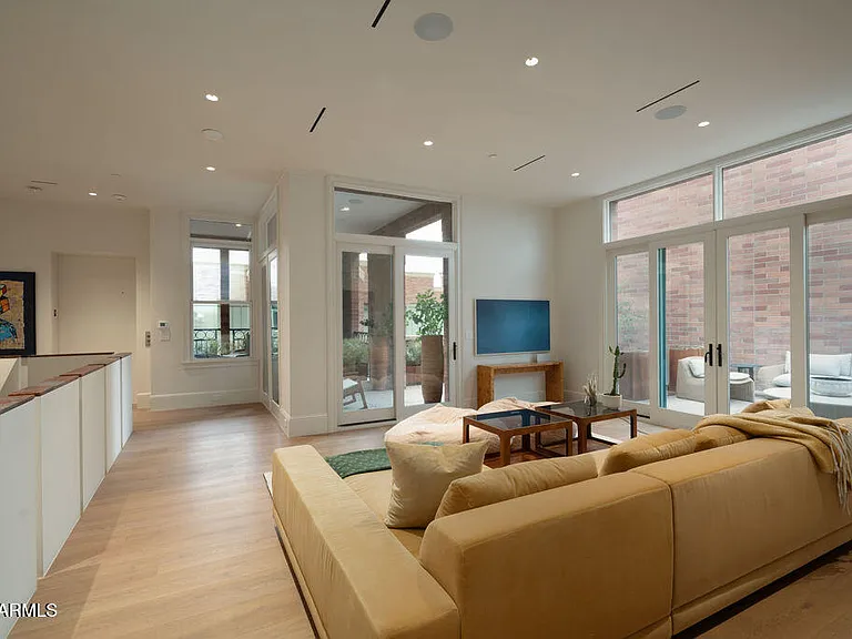 50 W Palm Ln — Photo 40
