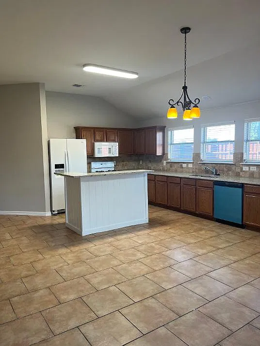 4 bed, 1946 sqft, $2,000 — Photo 4