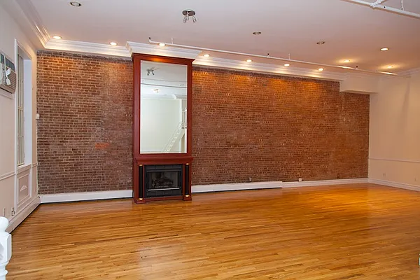 Rented by Stonecrest Realty | media 9