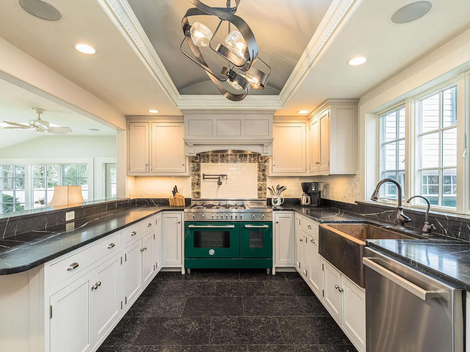 4 bed, 3.5 bath, 3602 sqft, $7,500 — Photo 4