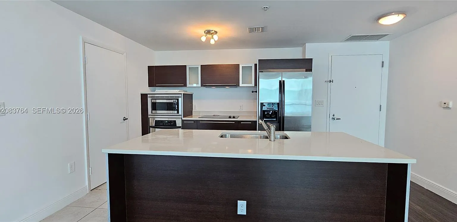 Quantum On The Bay Condo — Photo 1