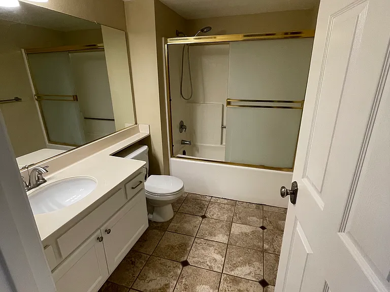 Full Bathroom #2