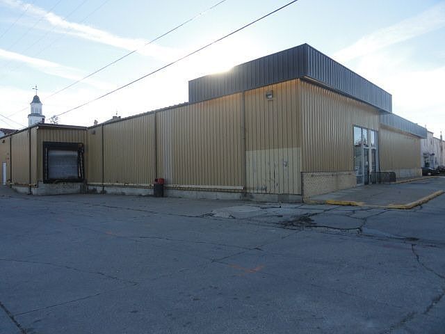 1st image of 120 N Sycamore St