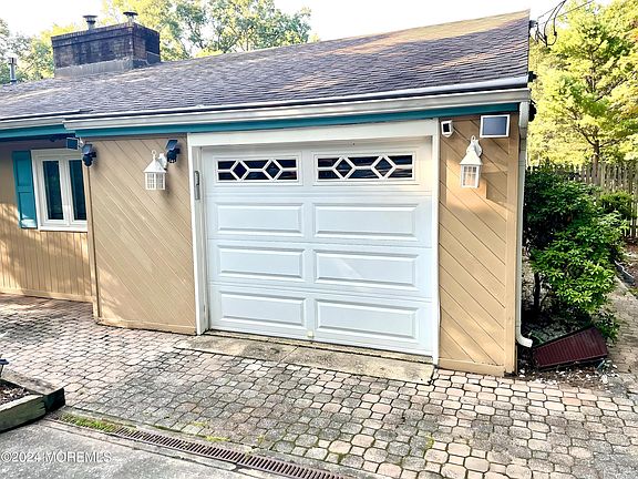 5th image of 1044 N Maple Avenue