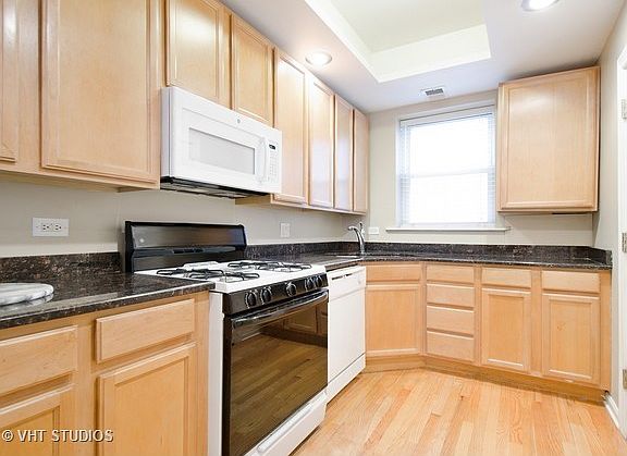 4th image of 1645 W Lunt Ave #Gs