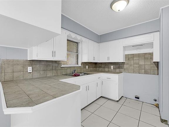 3rd image of 1117 W Stubbs St