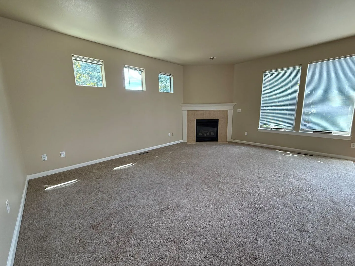20604 Sw Sister Lane ~ Move-In Special 1/2 Off First Month's Rent! New Flooring & New Paint! — Photo 2