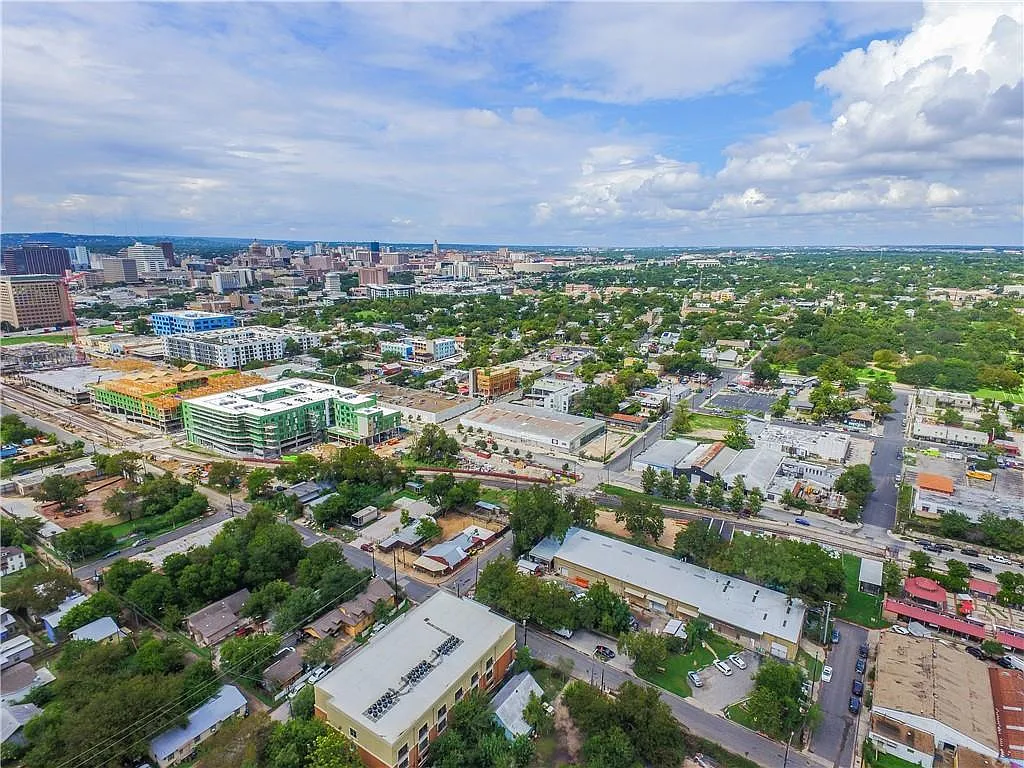1 bed, 1.0 bath, 686 sqft, $1,400 — Photo 1