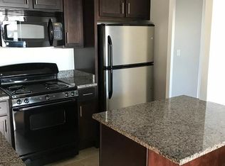 528 W Barry Ave #A, Chicago, IL 60657