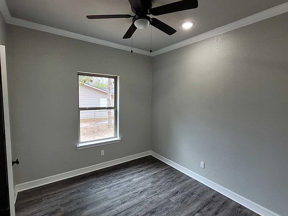 5th image of 708 Capital Dr