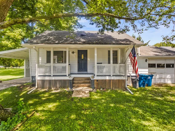 718 W Bristow St, Monticello, IL 61856