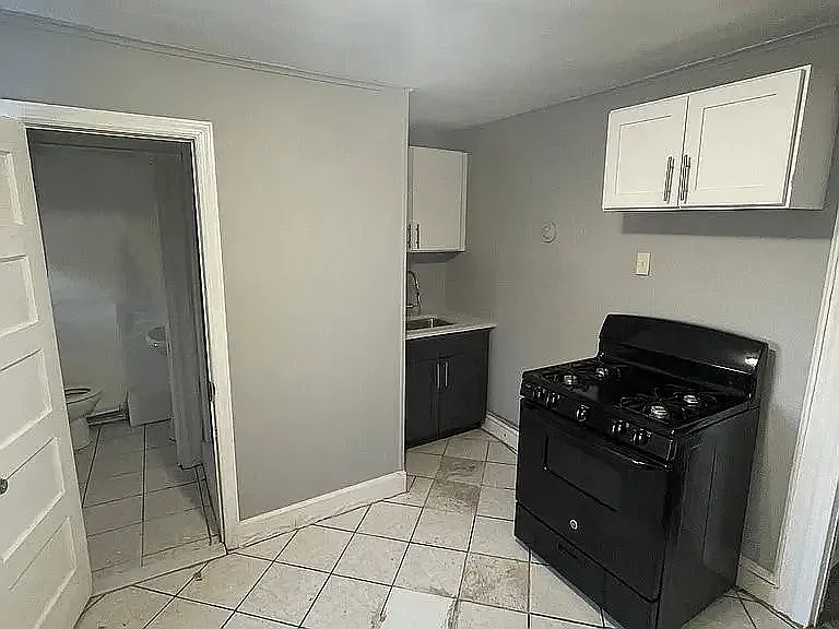 262 Chadwick Ave #BASEMENT — Photo 6