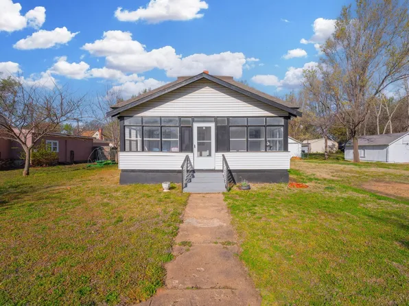 113 S Wichita St, Haven, KS 67543