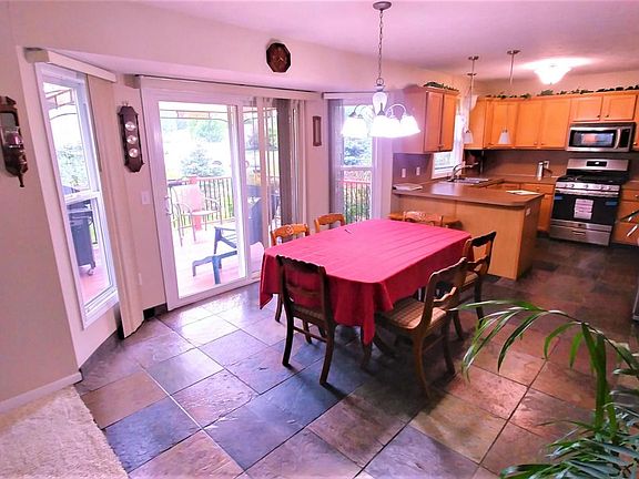 4th image of 6939 Lake Bluff Dr NE