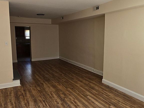 2nd image of 2917 Westmont St