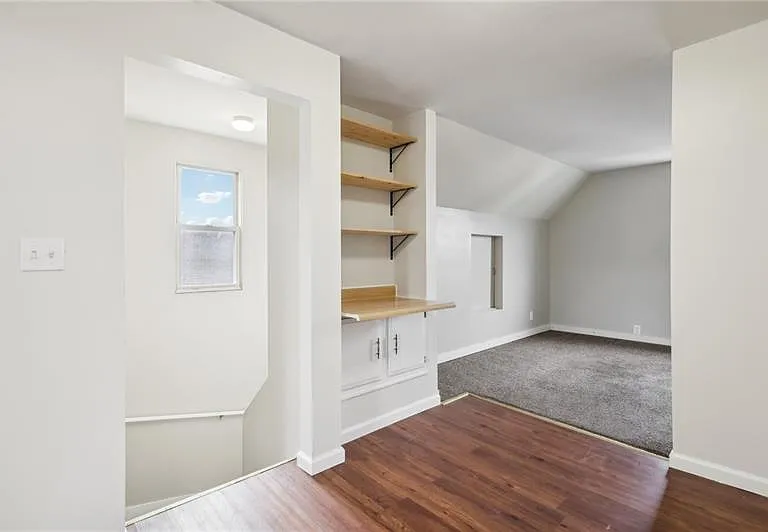 328 James St — Photo 35