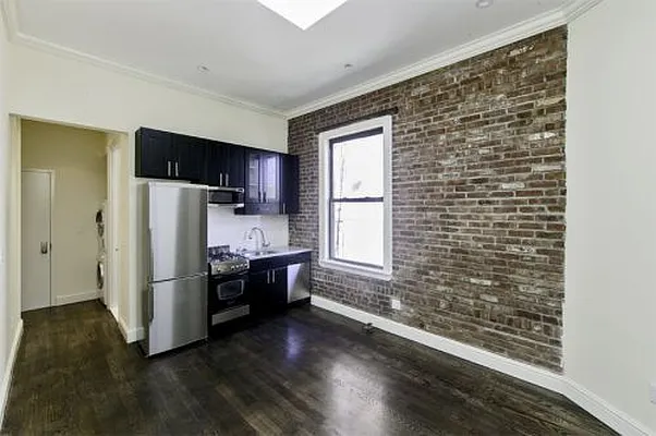 Rented by Icon Realty Management | media 12